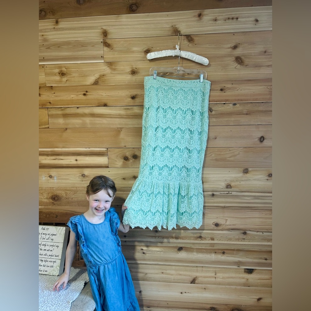 ❗️SOLD❗️Dainty Jewells Mint Flair & Fancy Skirt